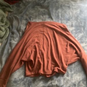 fashion nova shirt hangs off shoulders! size:L